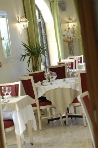 Hotel Restaurant Le Clos De Pradines Saint-Quentin-la-Poterie Eksteriør billede
