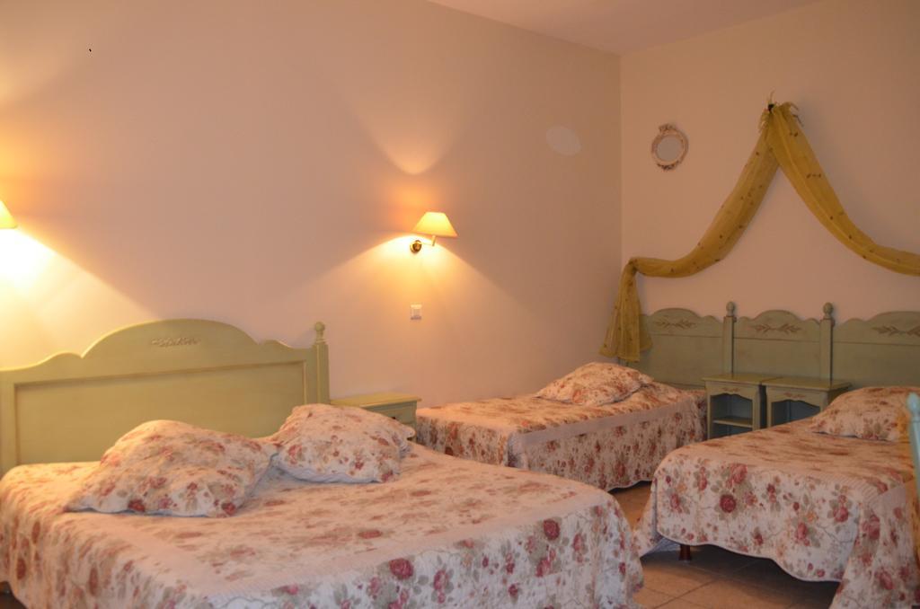 Hotel Restaurant Le Clos De Pradines Saint-Quentin-la-Poterie Eksteriør billede