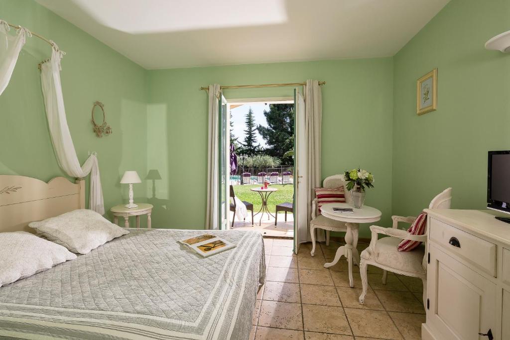 Hotel Restaurant Le Clos De Pradines Saint-Quentin-la-Poterie Eksteriør billede