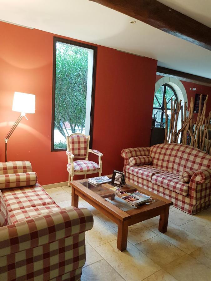 Hotel Restaurant Le Clos De Pradines Saint-Quentin-la-Poterie Eksteriør billede